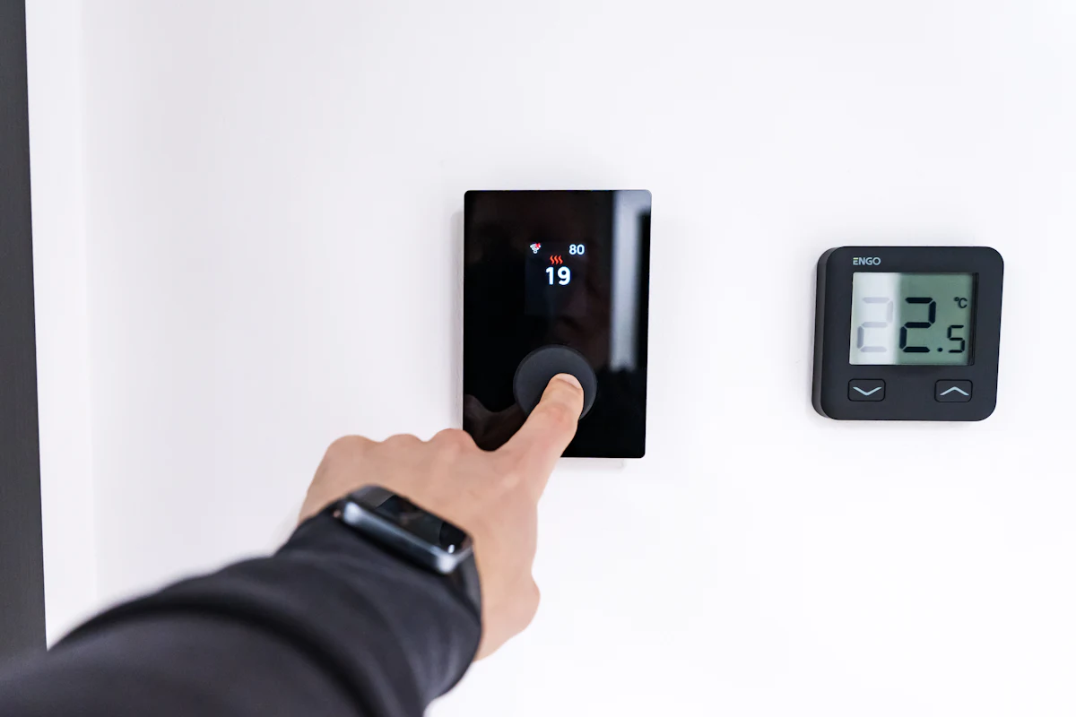 Adjusting thermostat heat